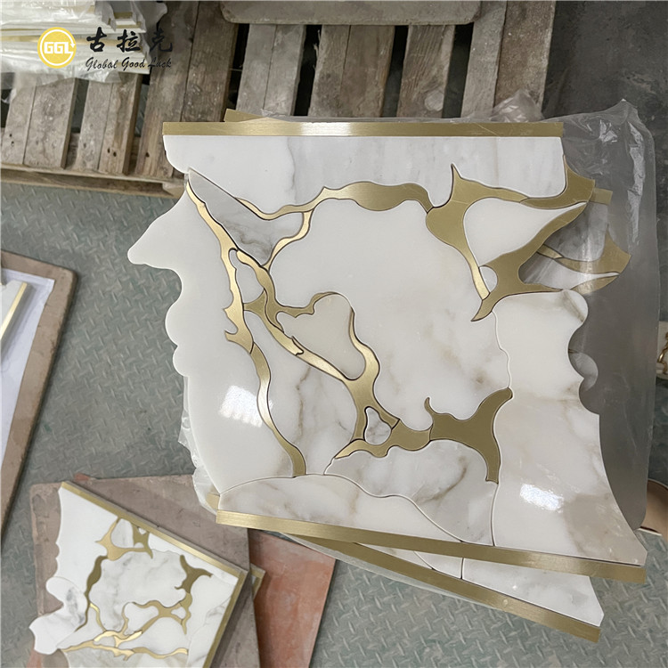 Люкс Calacatta алтын мәрмәр су ағыны мозаика инкрустациясы латунь дизайны