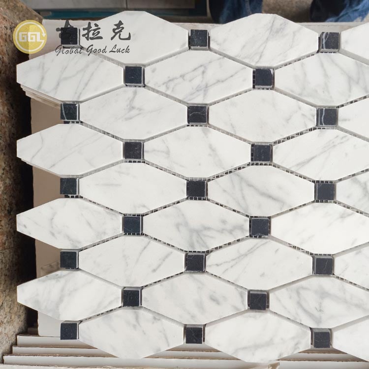 Carrara-Weiß-Marmor mit schwarzen Punkten Mosaik für Heimwanddekorkacheln
