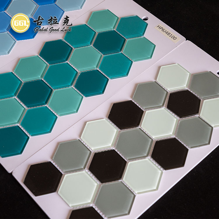 Moderní design hexagonální tvar smíšená barva křišťálové sklo mozaikové dlaždice pro dekoraci stěn