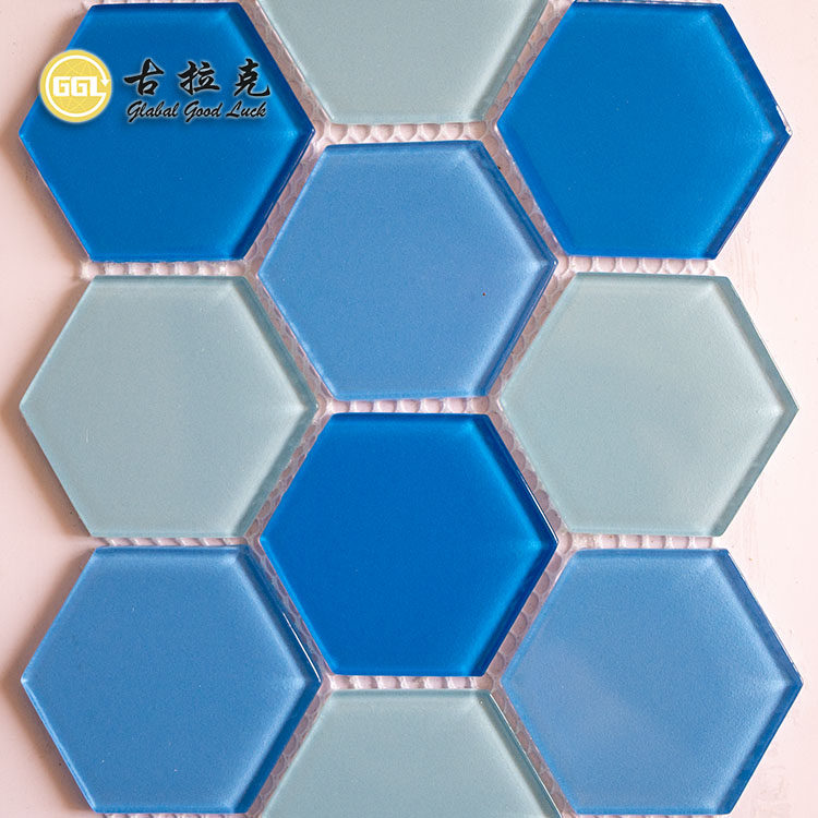 Moderní design hexagonální tvar smíšená barva křišťálové sklo mozaikové dlaždice pro dekoraci stěn