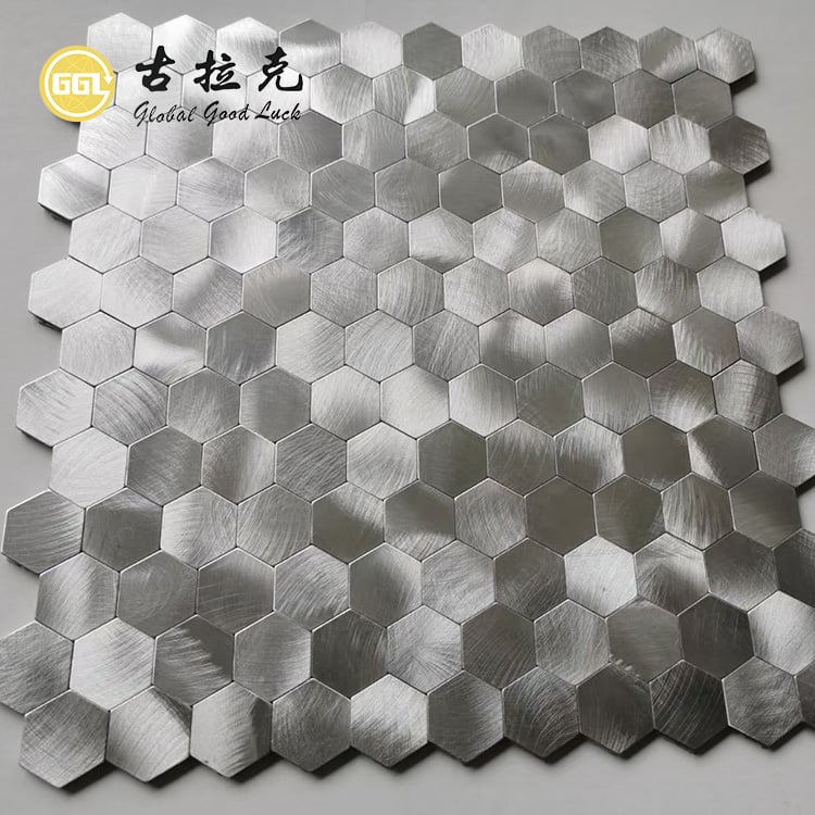 Mosaïque en métal aluminium argenté en forme de hexagone pour dosseret de mur de salle de bain