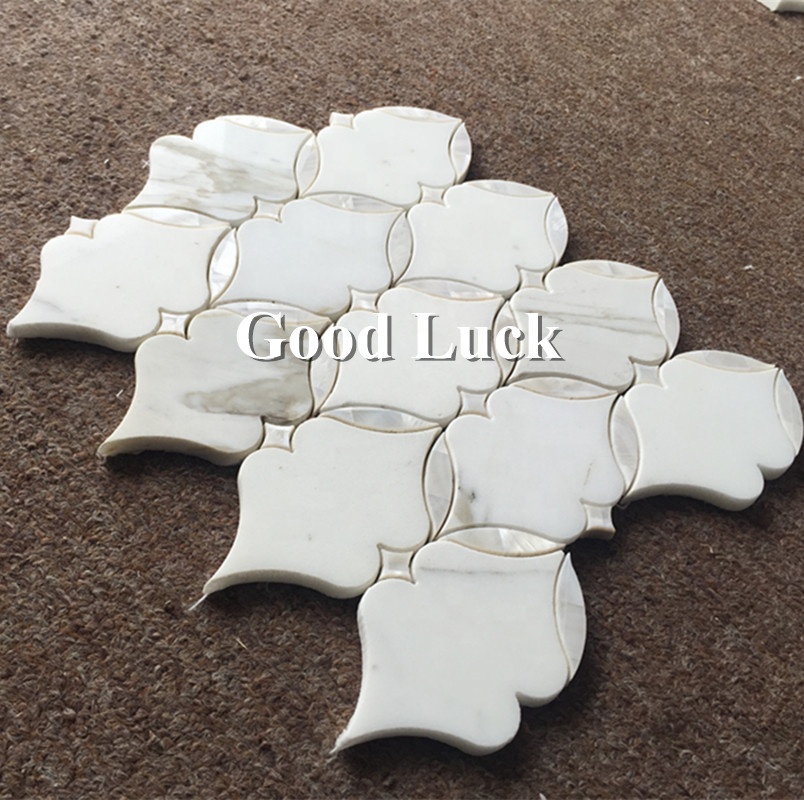 Calattaca Gold Marble Mix Shell Waterjet အခြေထဲမှာ ဆင်တုန်း ဒက္ခံ အပြောင်းအလဲ ပုံစံ ပါဝင်သည့် ပုံဖော်မှု အဆင့်မြင့် ရောင်းချခြင်း