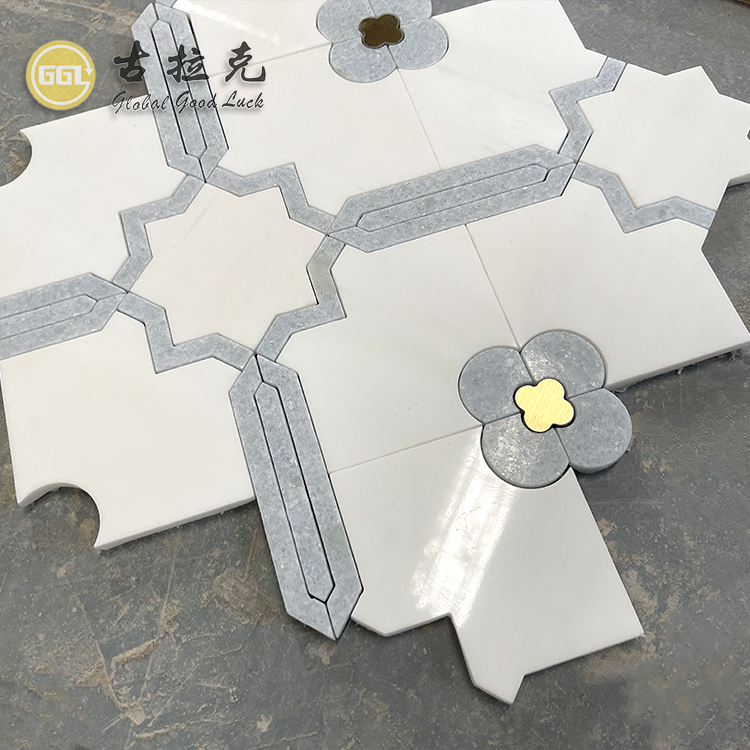 Waterjet Mosaikk Flise Hvit og Blå Marmor Mix Brass Parquet Veggflise