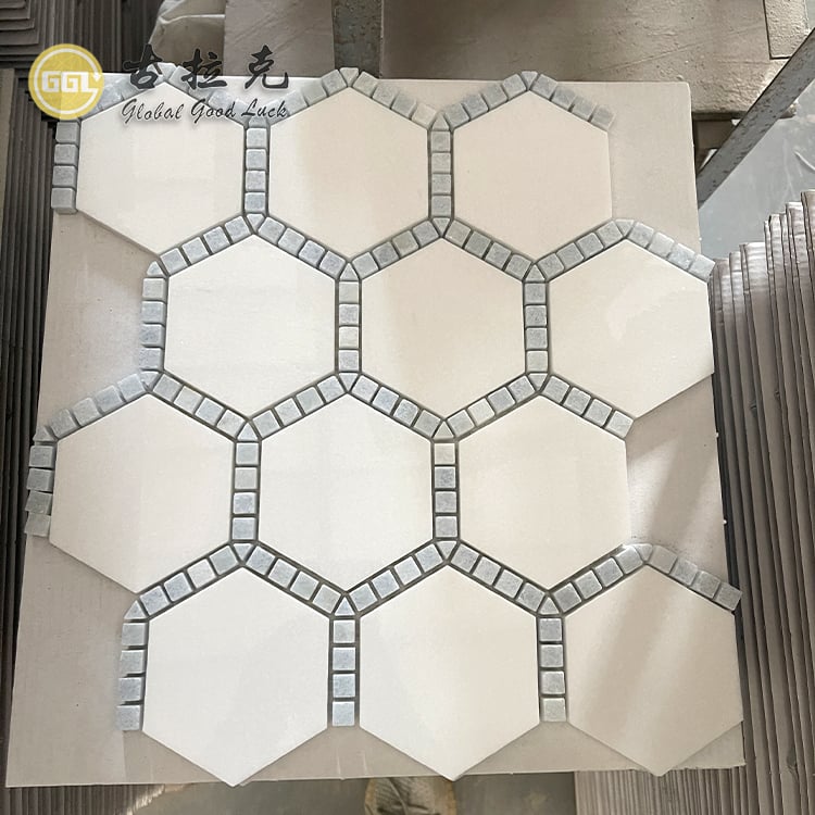 Hochwertige weiße Marmorgrau-Rand-Mosaik für Badezimmerküchenfliesen