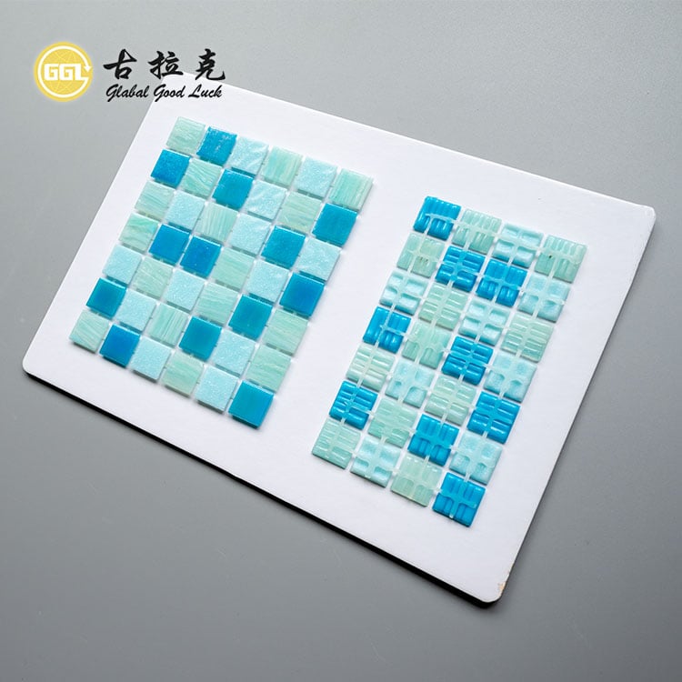 Blaue 20*20 mm Punktmontierte Glas Mosaikfliese für Badezimmer Wanddekoration