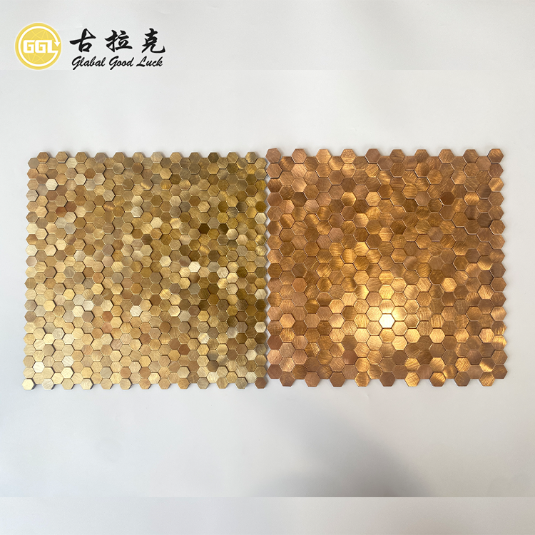 Goldenes Sechseck-Klebemosaik Luxuriöse Mosaike Selbstklebende Fliese für Wanddekoration