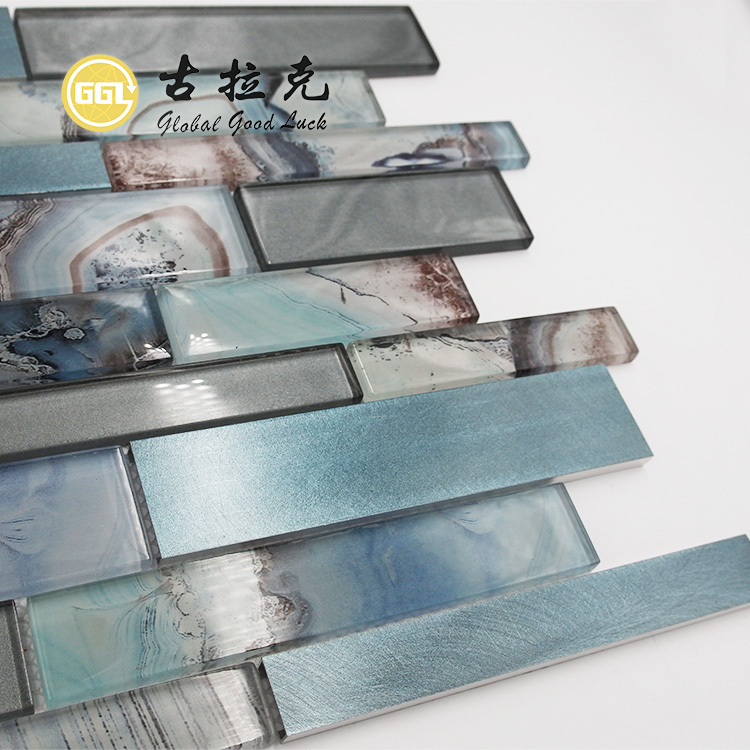 มูลติคอลเลอร์ คริสตัลกลาส มอไซค์ มิกซ์ สีฟ้า สายโลหะ รูปแบบ Backsplash การตกแต่งผนัง