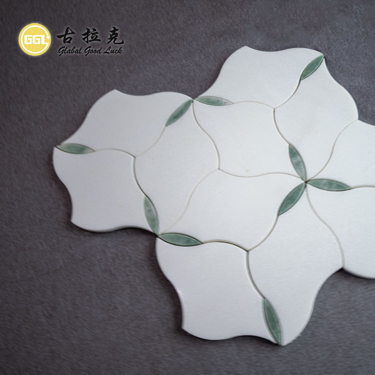 Tassello Mosaico a Forma di Fiore a Pattern di Marmo Thassos Bianco e Verde Acqua per Piastrelle per Pareti e Pavimenti