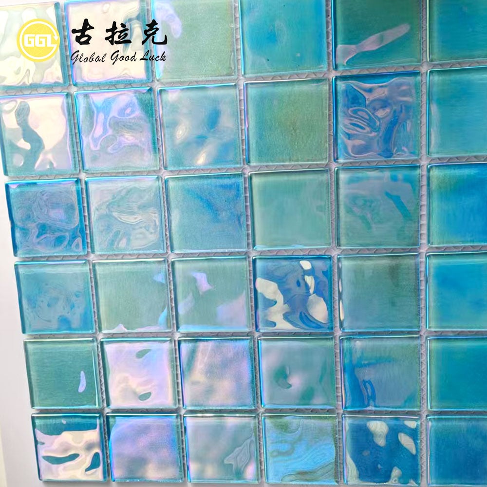 Иризирующие мозаичные стеклянные плитки Watercolor Aqua Green для бассейнов и стен