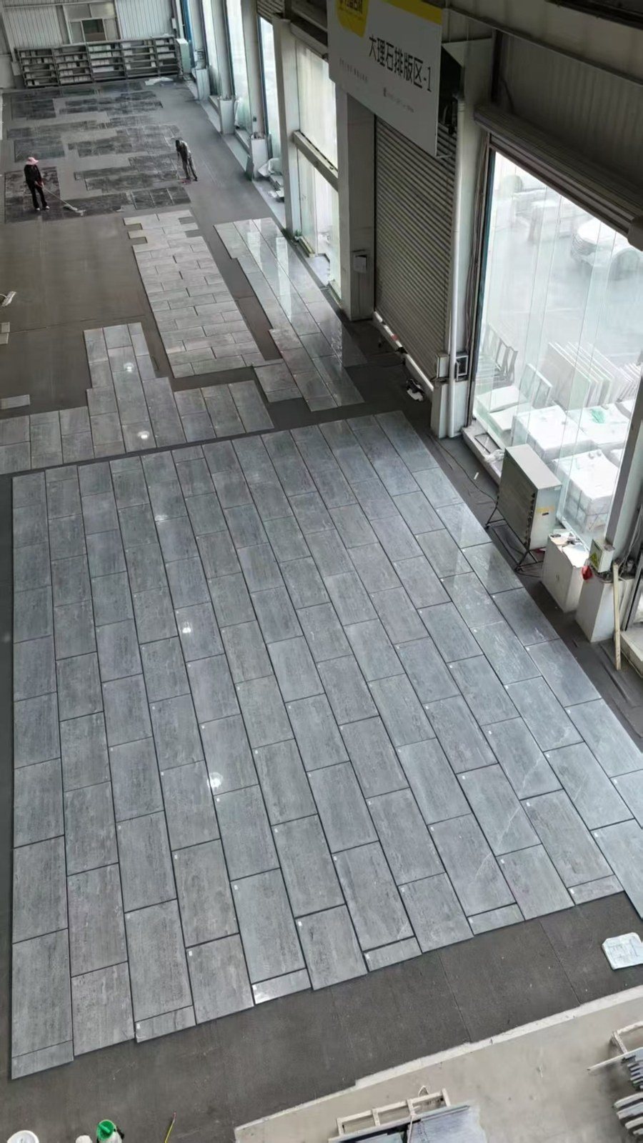 Cut-to-size Moonlight Grey Marble tile layout during project preparation