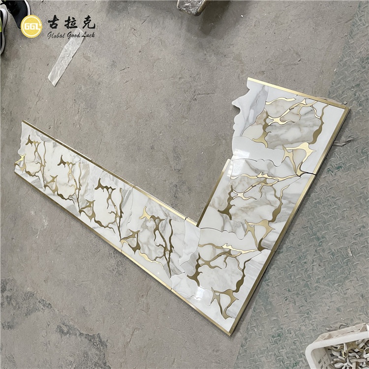 Люкс Calacatta алтын мәрмәр су ағыны мозаика инкрустациясы латунь дизайны