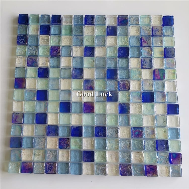 Uima-altaan mosaikki variaton sininen ja kirkkaa lasimosaikki