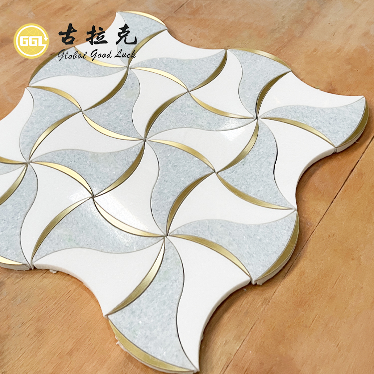 Welliges Design Weiß Blau Marmor Mix Messing Muschelmosaikfliese Innenwand Boden Dekor