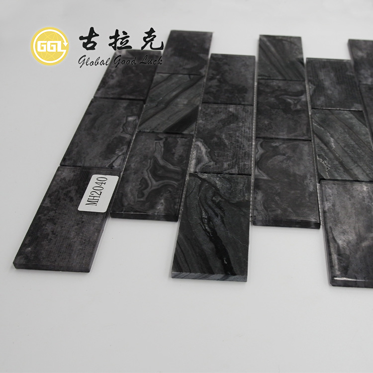 Gạch Mosaic Hình Dải Đen Kết Hợp Kính Đen Cho Gạch Tường