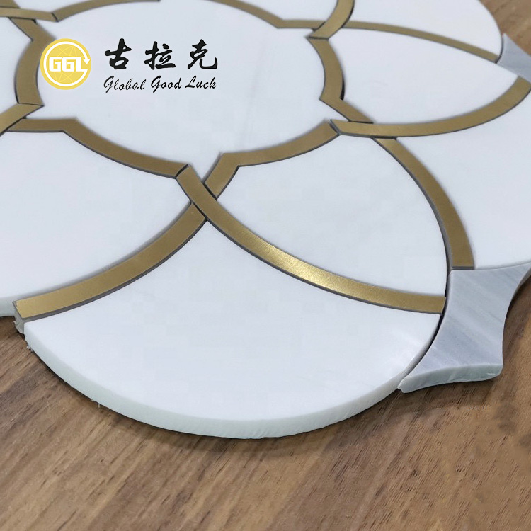 Calacatta White Marble Mix Brass Waterjet Mosaïek Tegel Blomvormige Ontwerp Backsplash