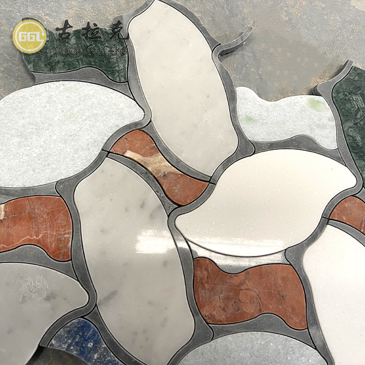 Azulejos de mosaico de agua con características de parquet de mármol colorido de diseño único