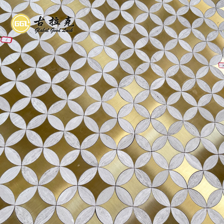 Puumarmoripinnoite messinkiparketilla Waterjet mosaiikkilaatalla