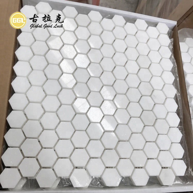 Azulejos de mosaico mini hexagonales de mármol blanco Thassos para decoración de baño y aseo