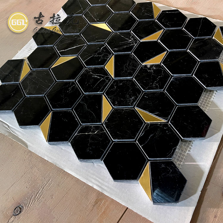 Horký Nero Marquina mramorový mix mosazný mozaikový dlaždice pro dekoraci stěn a podlahy vily