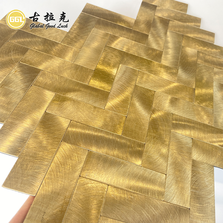 Golden Herringbone Metall Wand-Mosaikfliese Selbstklebende Fliese Dusche Badezimmer Mosaik