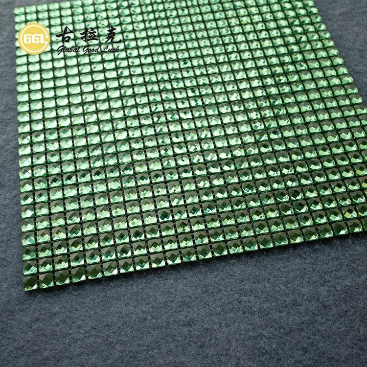 Kristallgrüne quadratische Diamantoberfläche Glas Mosaikfliesen Innendekoration