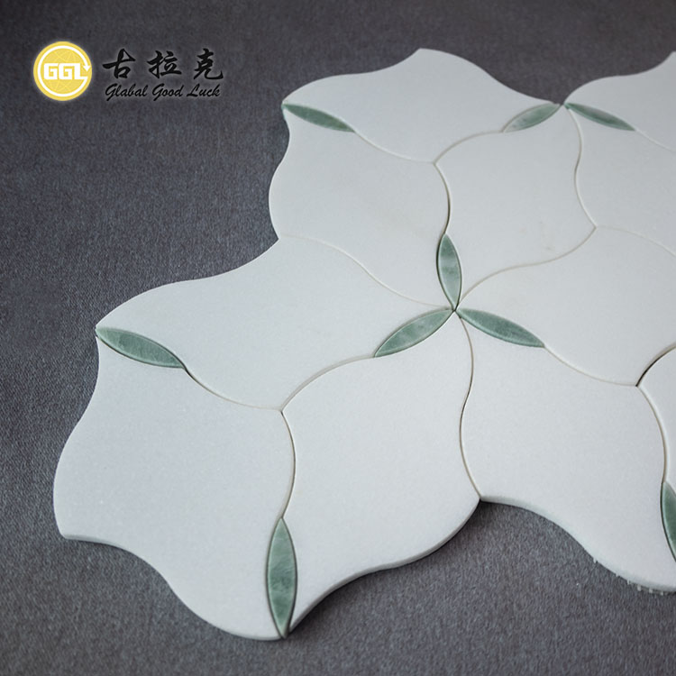 Tassello Mosaico a Forma di Fiore a Pattern di Marmo Thassos Bianco e Verde Acqua per Piastrelle per Pareti e Pavimenti