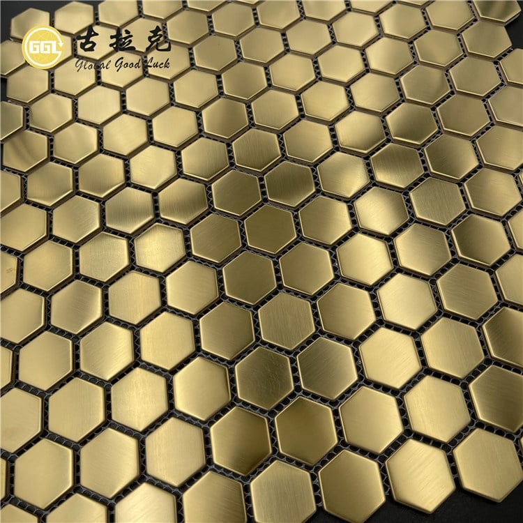 Hexagonální tvar zlatého kartáčovaného nerezového kovu mozaiková dlaždice pro domácí stěnu