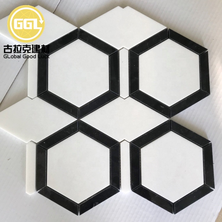 Hexagonální černý okraj čistě bílý mramorový mozaikový dlaždice pro koupelnu nebo toaletu