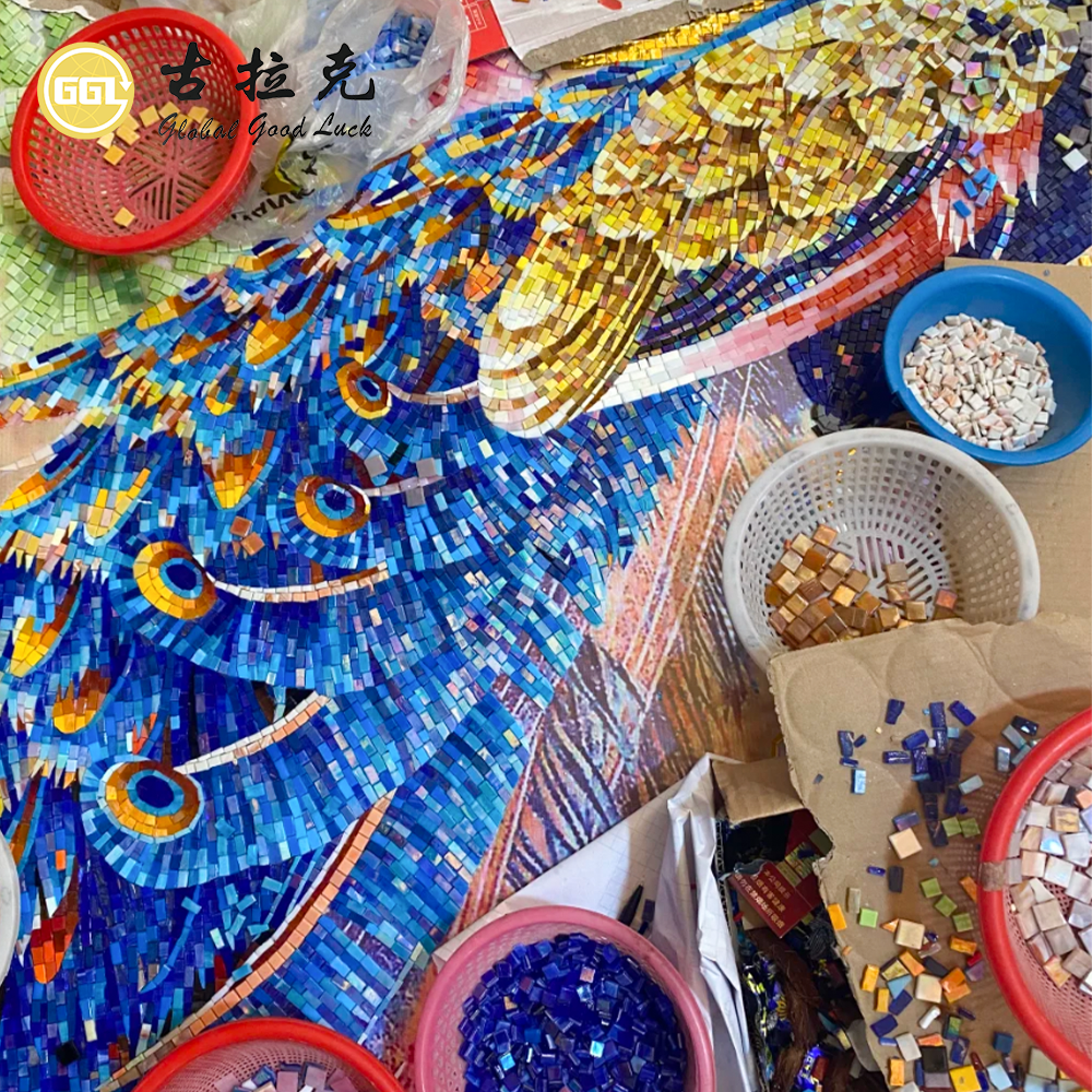 Mural de Mosaico em Vidro Personalizado com Pássaro Pavão | Arte Paredes em Mosaico Floral Artesanal