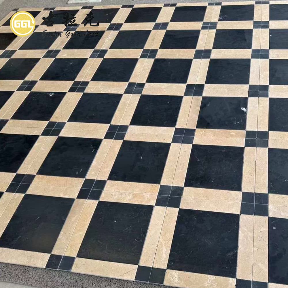 Schwarz-beige Kalkstein-Schachbrett-Bodenfliesen, naturbelassene, abgetreppte Stein-Mosaikfliesen für Hotellobby, Küche und Resort-Projekte