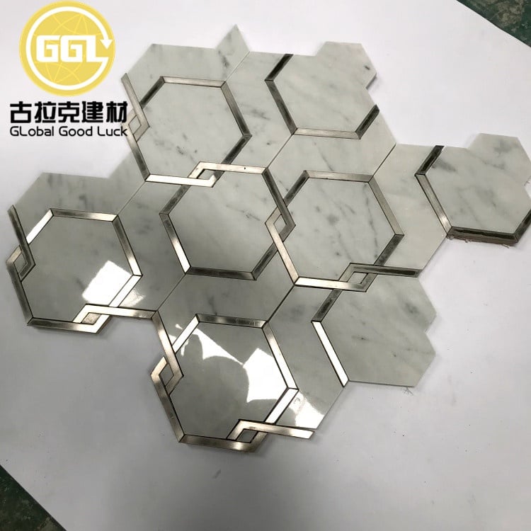 แผ่นโมเสครูปหกเหลี่ยมสีขาวจากหินอ่อนตัดด้วยเครื่อง Waterjet แบบผสมกับแผ่นโมเสคสแตนเลส