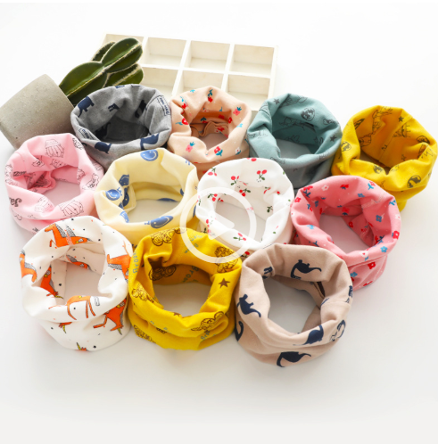 What are the benefits of sourcing matching earmuff scarf sets from one factory?
