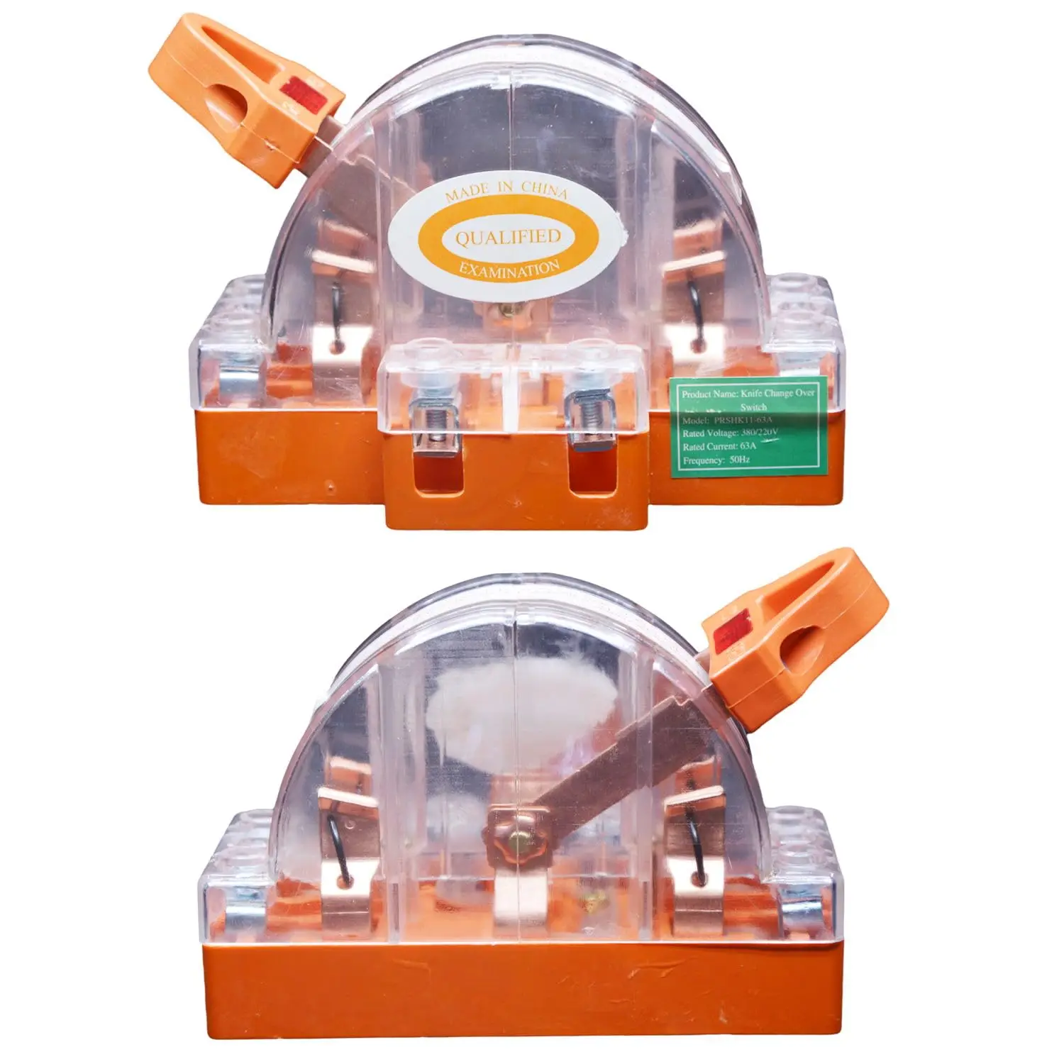 What are the main advantages of using a knife switch in low-voltage panels?