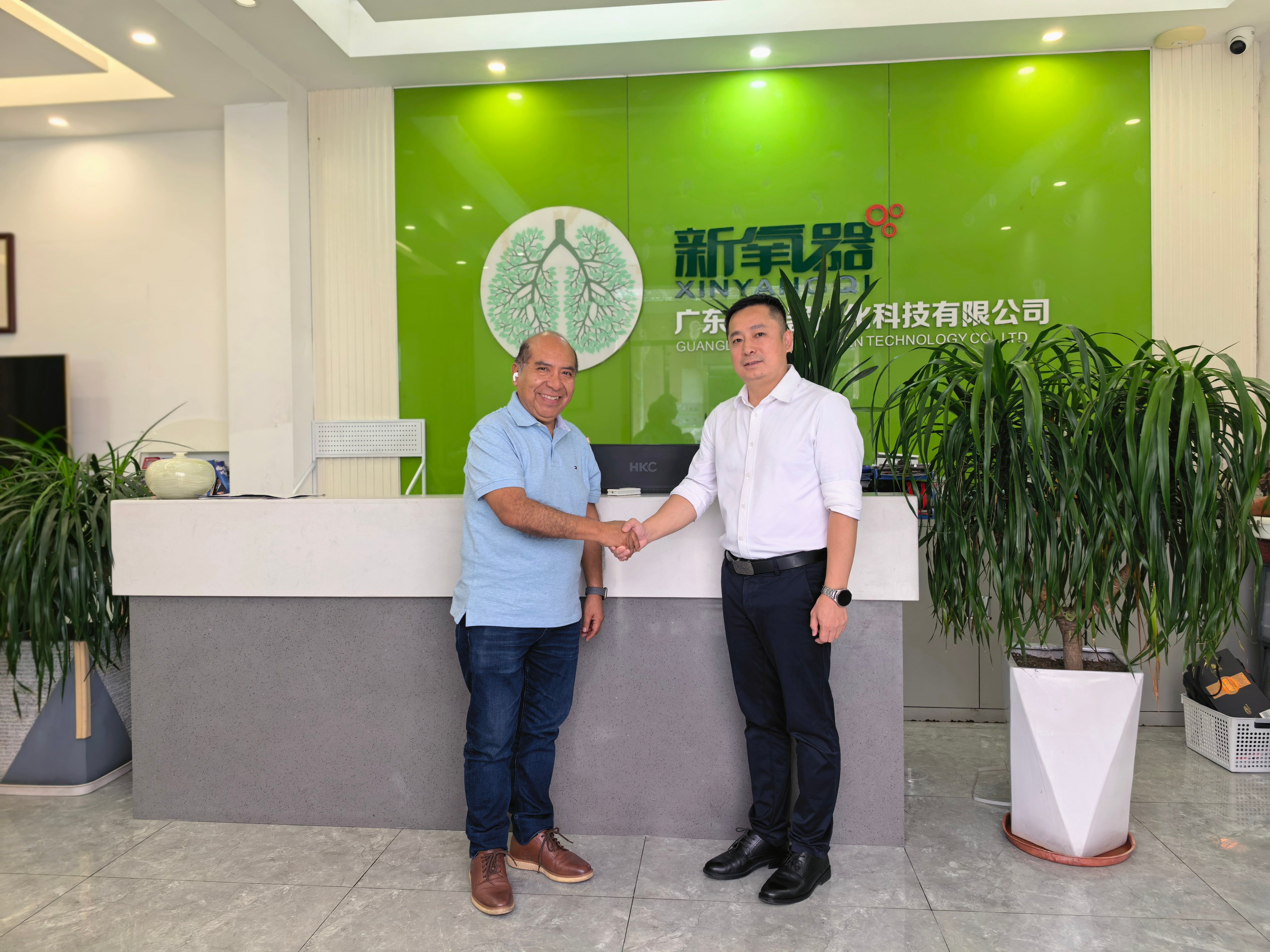 Peruvian Customer Visits Guangdong New Oxygen Purification Technology Co., Ltd to Build Global Partnership.jpg