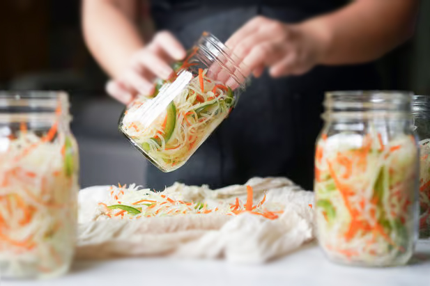 How a Glass Pickle Jar Supplier Enhances Brand Image
