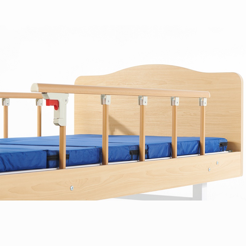 Cama de cuidado al paciente manual de tres pliegues CM-MNB-02 con ruedas silenciosas