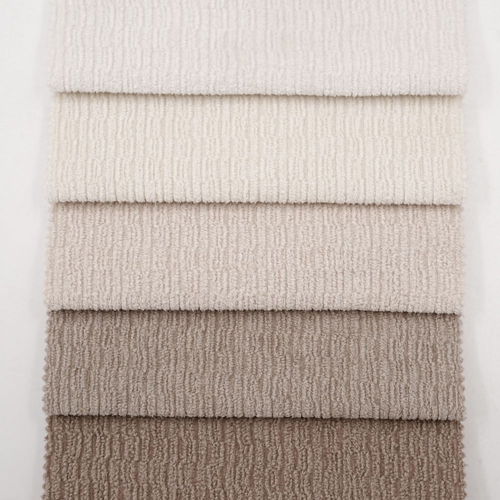Wejoy Grossist 310 g/m², 100 % polyester, kædetrådsknittede tricot-polstring til sofa- og møbelpolstring, solgt pr. meter – tilpasset længde efter bestilling. Høj holdbarhed og formstabilitet. Trendstruktur for 2026: ribbet struktur i varme neutrale jordtoner