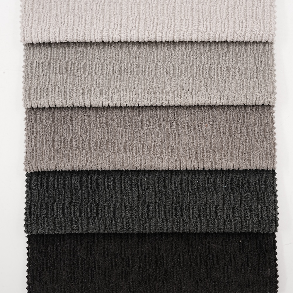 Wejoy Wholesale 310 g/m²:n 100 % polyesteristä valmistettu pitkittäisesti neulottu tricot-verhoilukangas sohvan ja huonekalujen verhoiluun, myydään metrimittaisina paloina, tilattavissa haluttuun pituuteen, korkea kestävyys ja muodon säilyminen, vuoden 2026 trendikkaat raitamaiset pintarakenteet, lämpimät neutraalit maansävyt