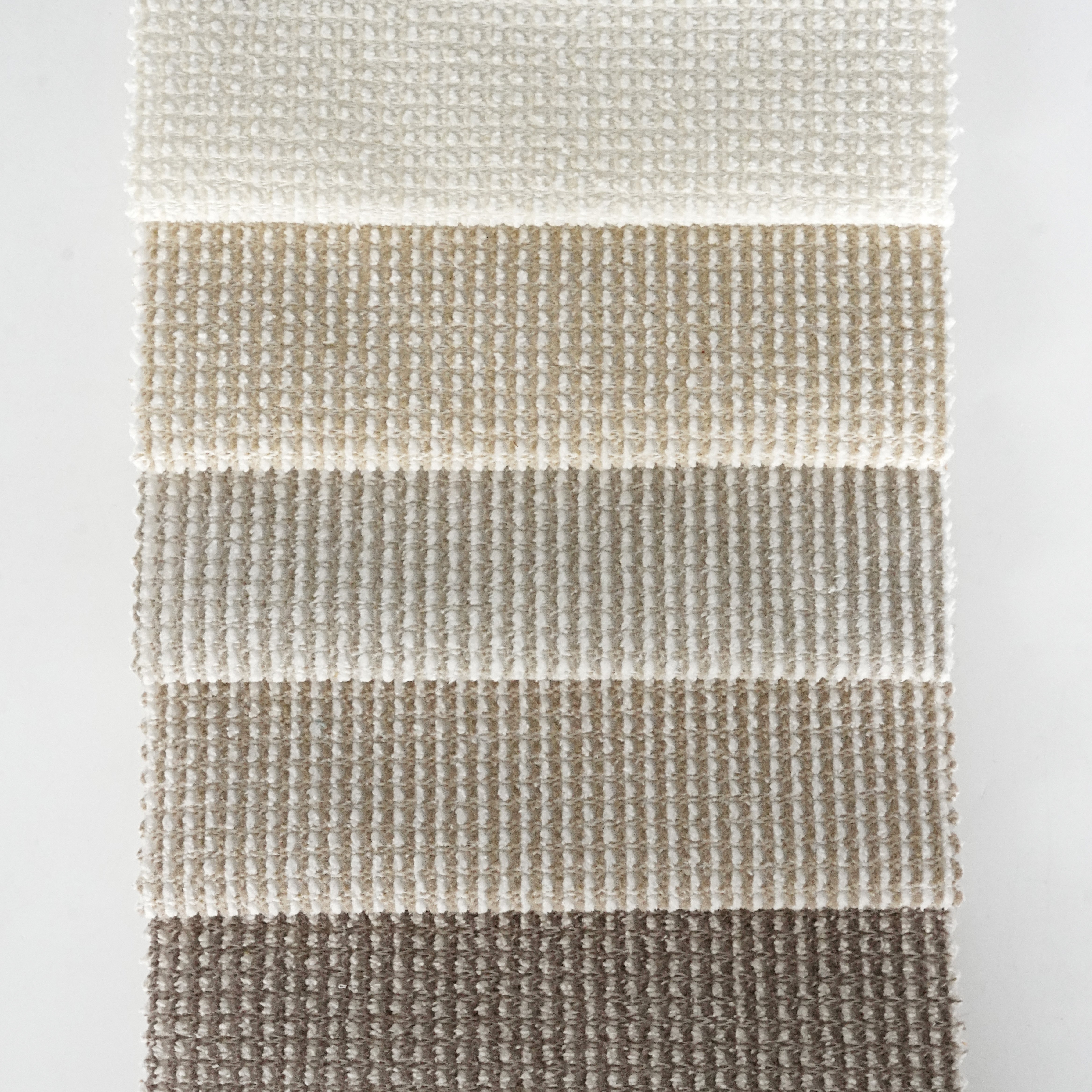 Wejoy Grossist 300 g/m² 100 % polyester chenille-stof med lille gitterstruktur, jacquardvævet polstringstekstil til sofaer, stole og møbelfabrikanter – høj holdbarhed og skrabebestandigt; 2026s trendfarver i varme, neutrale jordtoner som oliv, beige og rust; kan tilpasses efter meterangivelse