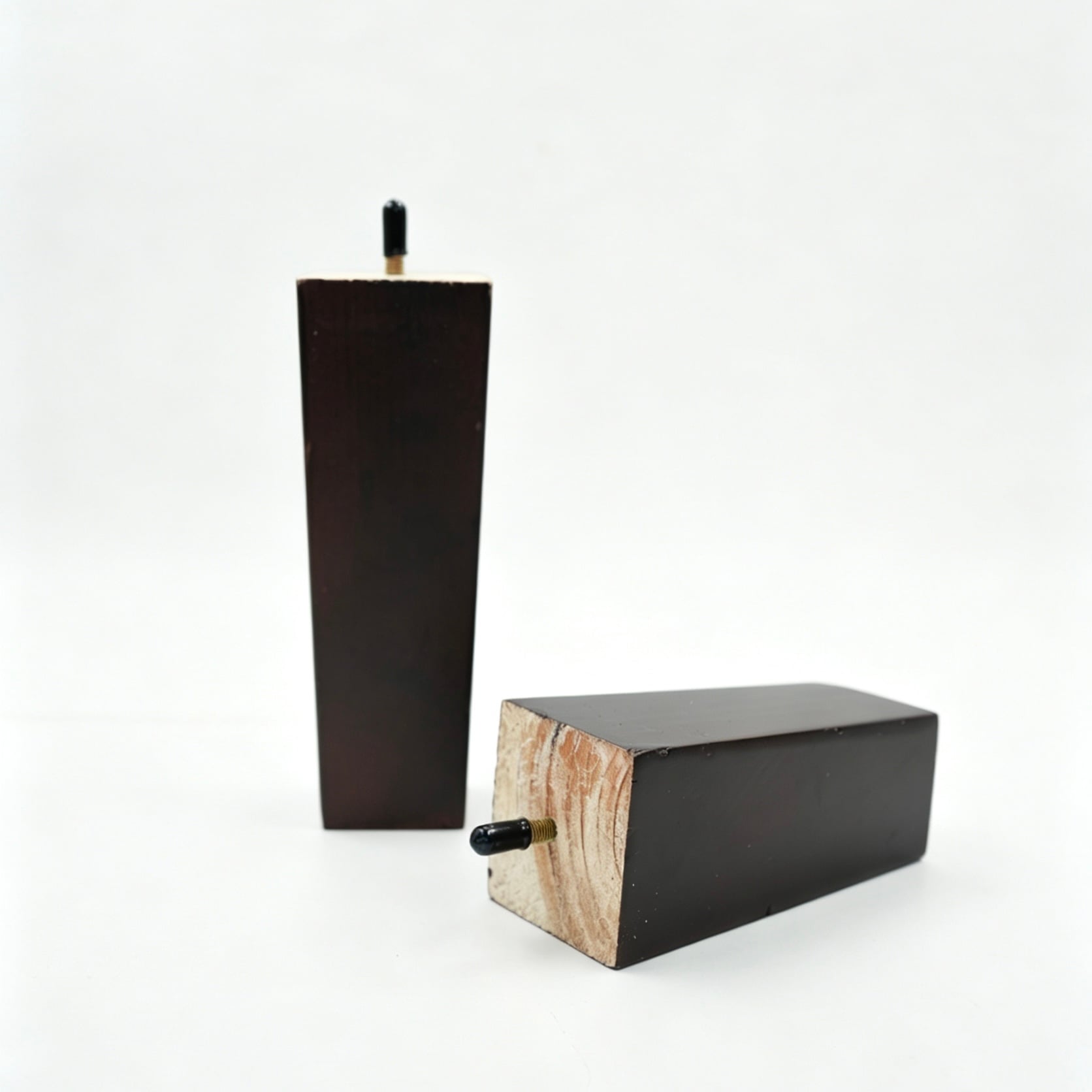 Gambe Wejoy quadrate per mobili in legno, gambe in legno massello per divano e tavolo, gambe di ricambio per mobili con vite integrata per divano, divanetto e mobiletto. Disponibili in altezze: 10 cm e 15 cm. Vendute singolarmente.