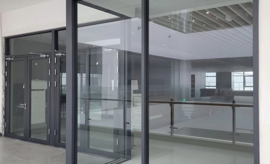 Minimalist, Transparent & Soundproof Premium Space