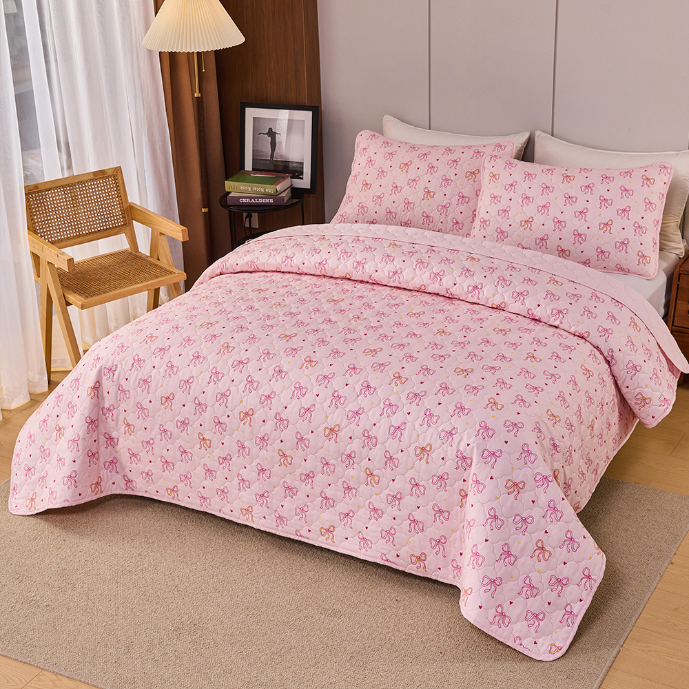 honi-80gsm-printed-quilted-blanket-cream-white-with-black-hearts-21.jpg