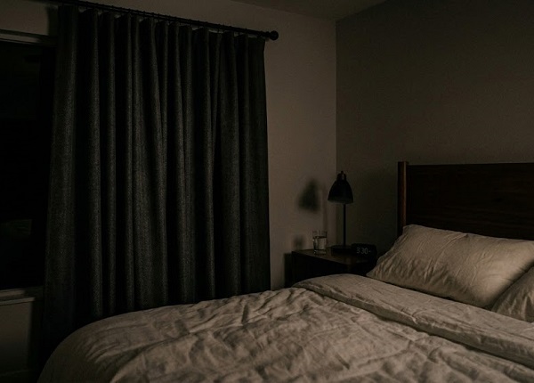 Pourquoi des rideaux occultants de haute qualité sont-ils essentiels pour une meilleure nuit de sommeil