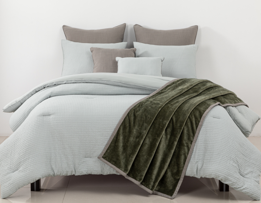 honi-light-blue-waffle-bedding-olive-green-plush-throw-3.png