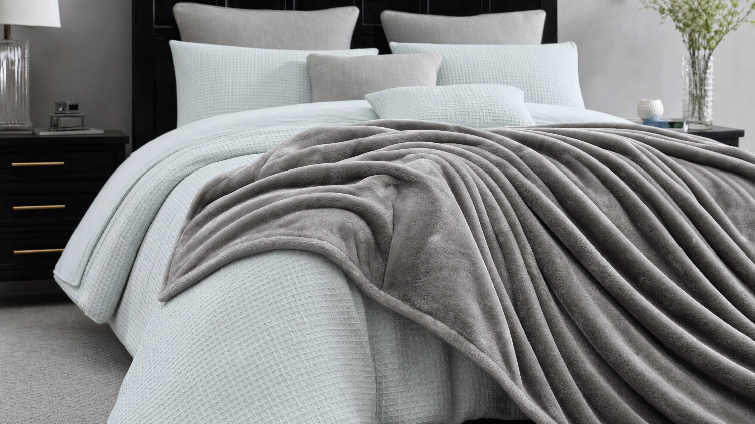 honi-blue-waffle-bedding-with-grey-plush-throw-6.png