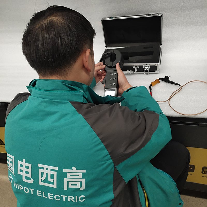 GDCR2000 Series Portable Digital Clamp-On Ground Resistance Tester