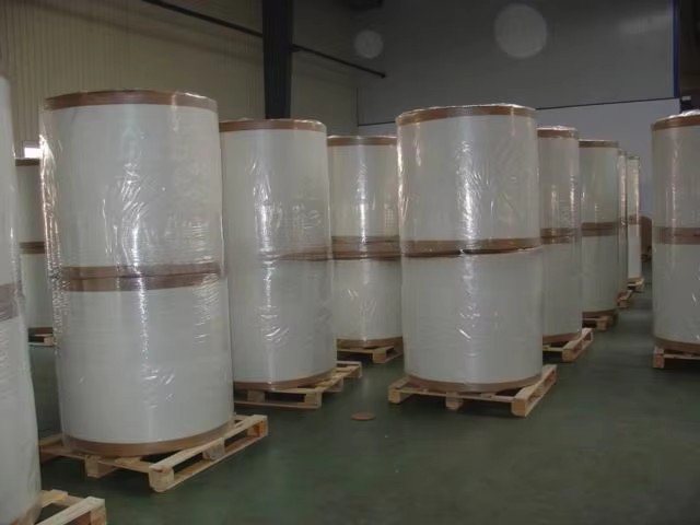 White Durable Thin Fiberglass Roof Mat / Tissue for Waterproof  Solution factory