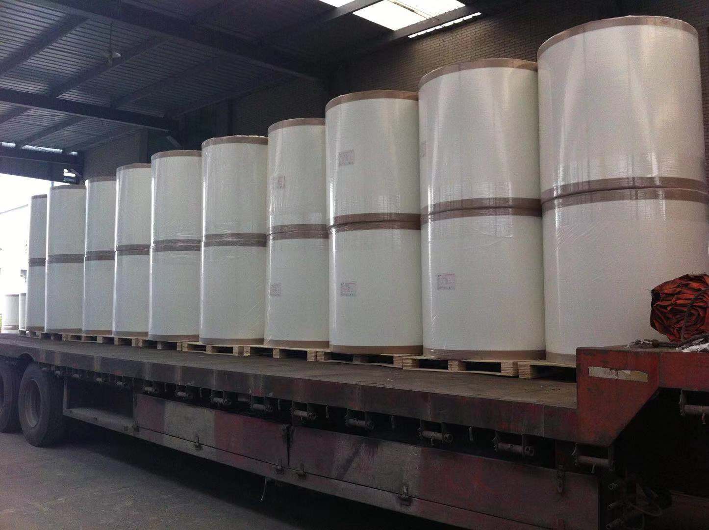 White Durable Thin Fiberglass Roof Mat / Tissue for Waterproof  Solution supplier