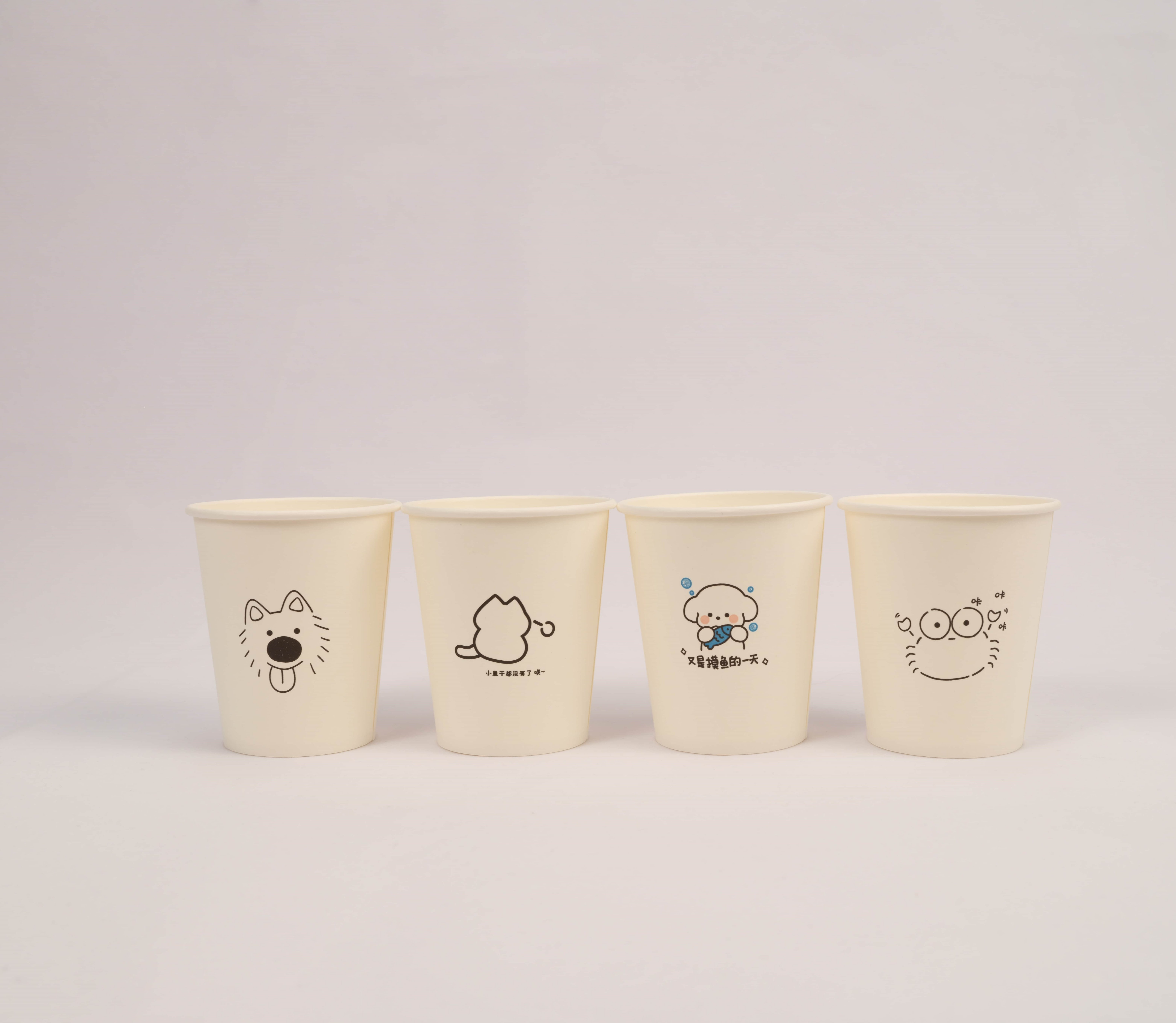 ¿Cómo apoya un proveedor de vasos de papel la demanda estacional y los cambios de capacidad