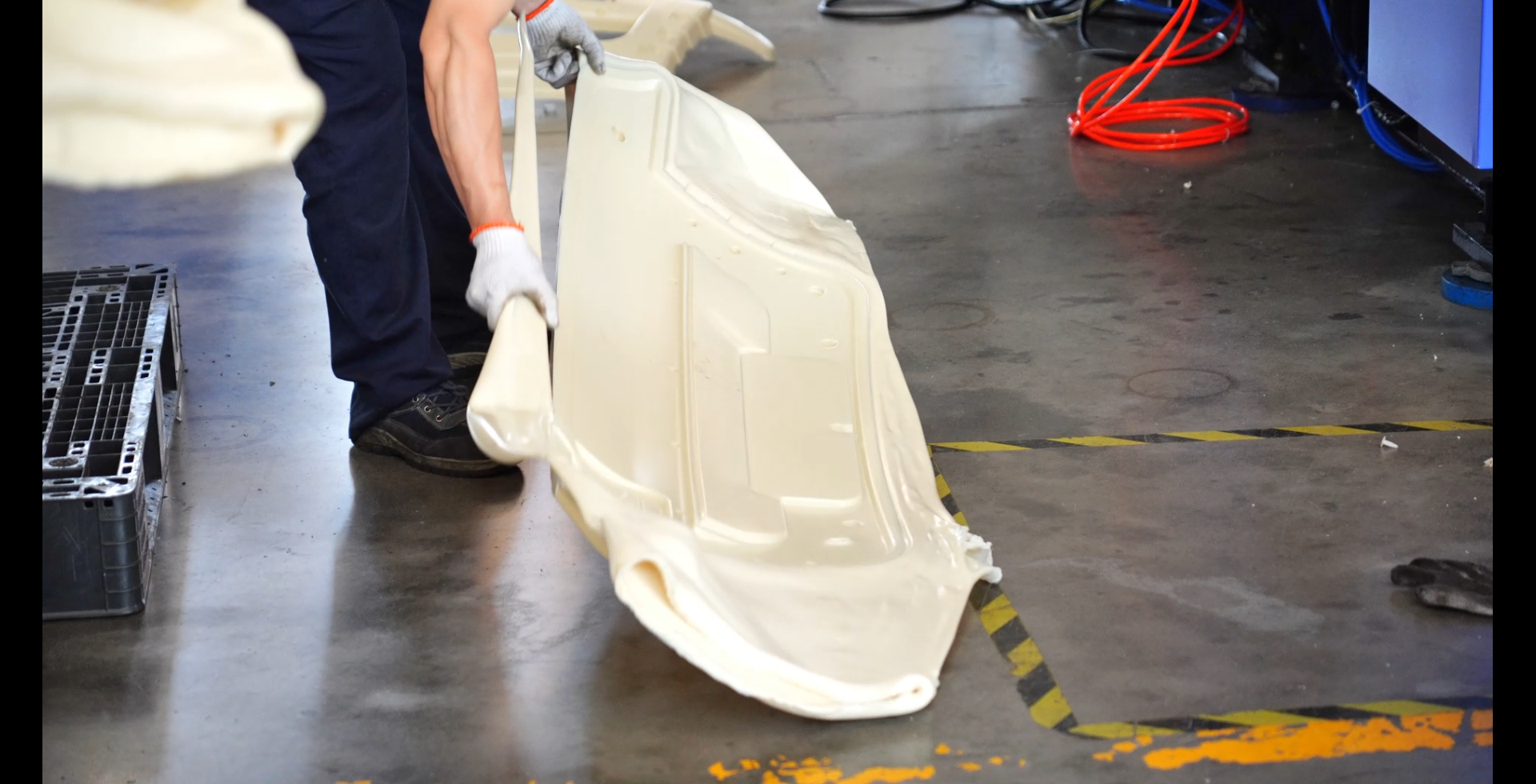Εφαρμογή στην αυτοκινητοβιομηχανία – TDB-80F Automobile Bumper